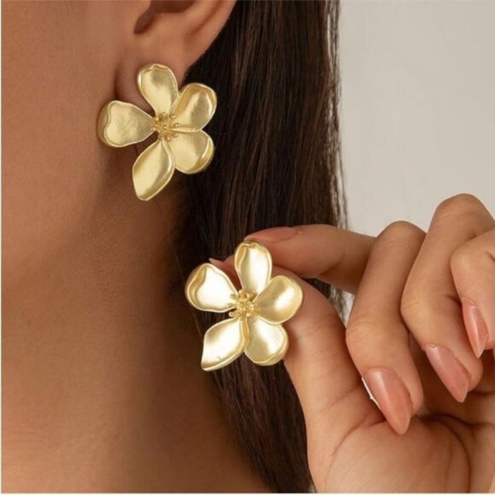 NEW Flower Stud Statement Earrings